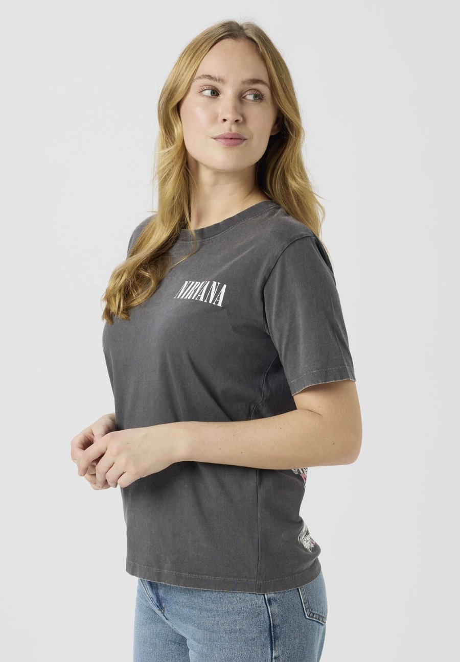 Футболка TWO SOON NIRVANA, Asphalt/Dark Grey, Серый, Футболка TWO SOON NIRVANA, Asphalt/Dark Grey
Футболка TWO SOON NIRVANA, Asphalt/Dark Grey, Серый, Футболка TWO SOON NIRVANA, Asphalt/Dark Grey