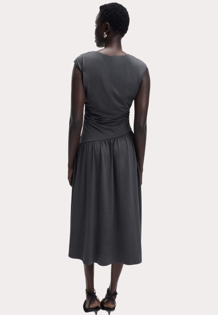 Платье Marks & Spencer DROPPED WAIST MIDI , Dark Pewter/Multi-Coloured
Платье Marks & Spencer DROPPED WAIST MIDI , Dark Pewter/Multi-Coloured