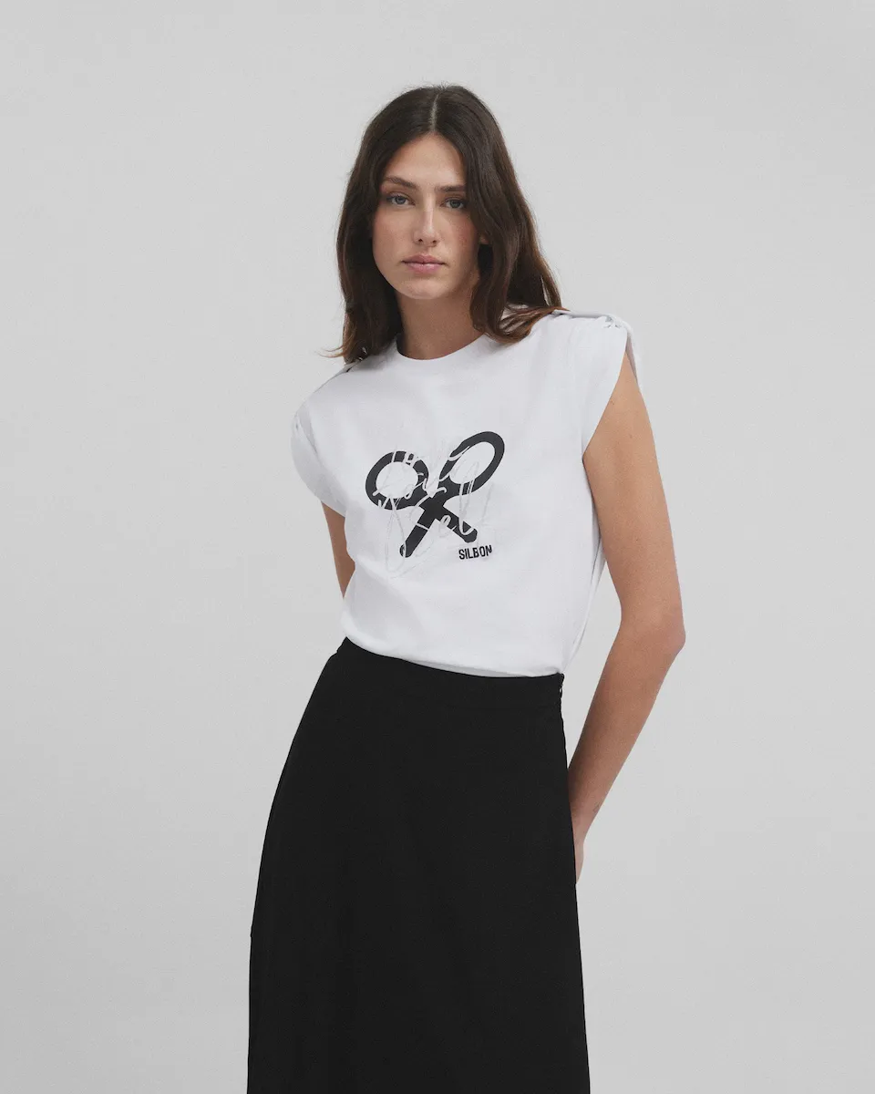 Женская футболка с принтом спереди и закатанными рукавами Silbon, белый
Женская футболка с принтом спереди и закатанными рукавами Silbon, белый