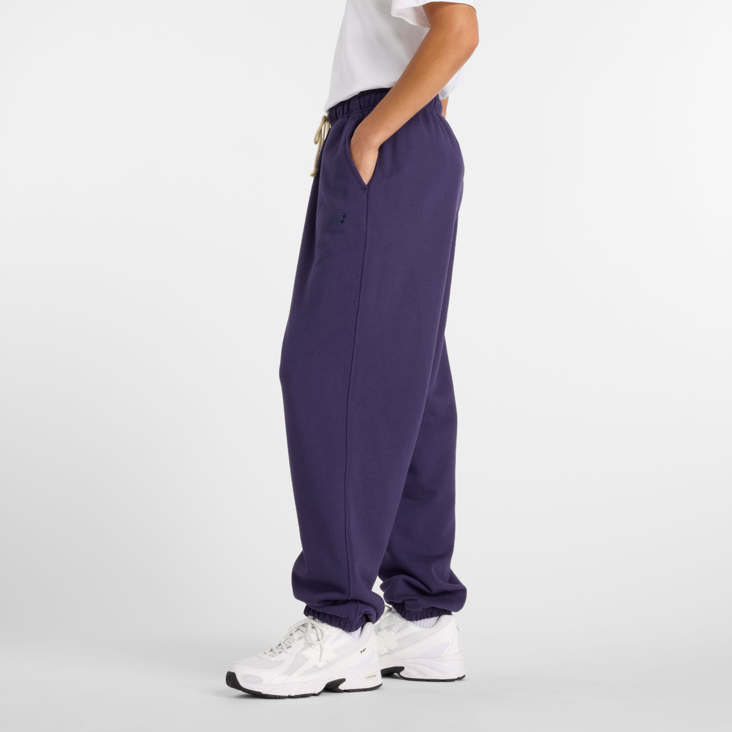 New balance Брюки-чинос суженные в фиолетовом цвете
New balance Брюки-чинос суженные в фиолетовом цвете