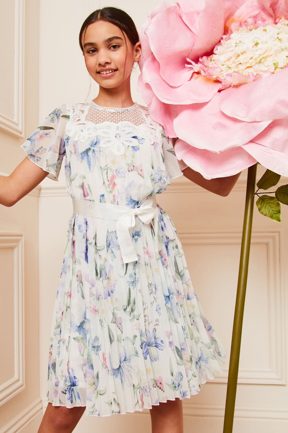 Плиссированное праздничное платье с развевающимися рукавами (5–16 лет) Lipsy, белый
Плиссированное праздничное платье с развевающимися рукавами (5–16 лет) Lipsy, белый