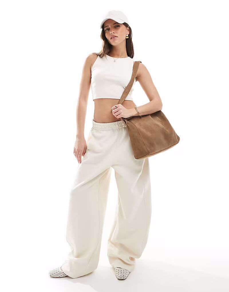 Бежево-бежевые джоггеры Stradivarius STR
Бежево-бежевые джоггеры Stradivarius STR