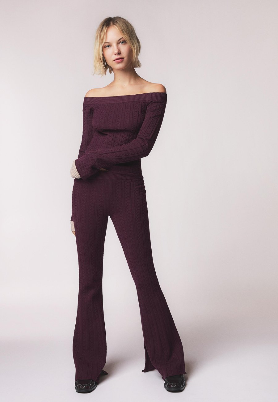 Брюки Bershka Trousers, Dark Red
Брюки Bershka Trousers, Dark Red