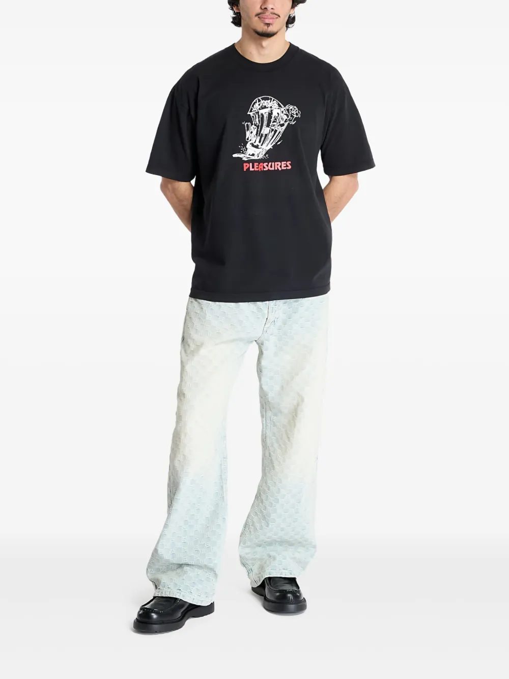 Футболка с графичным принтом Pleasures, черный
Футболка с графичным принтом Pleasures, черный