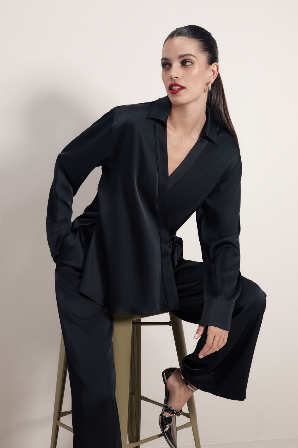 Атласная рубашка и длинными рукавами Next, черный
Атласная рубашка и длинными рукавами Next, черный