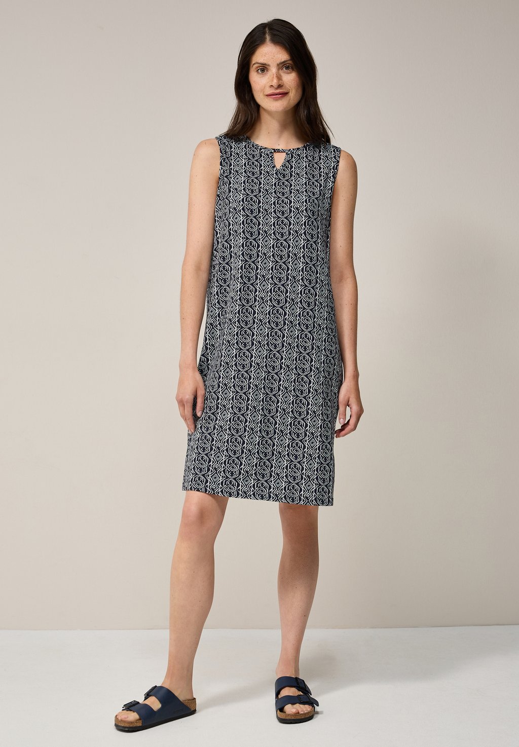 Платье из джерси GEMUSTERTES Cecil, темно-синий
Платье из джерси GEMUSTERTES Cecil, темно-синий