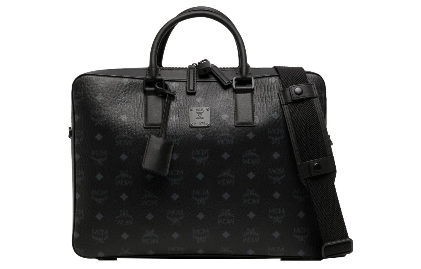 MCM Кожаный портфель на холсте с наплечным ремнем через плечо и ручкой черный мужской 
MCM Кожаный портфель на холсте с наплечным ремнем через плечо и ручкой черный мужской