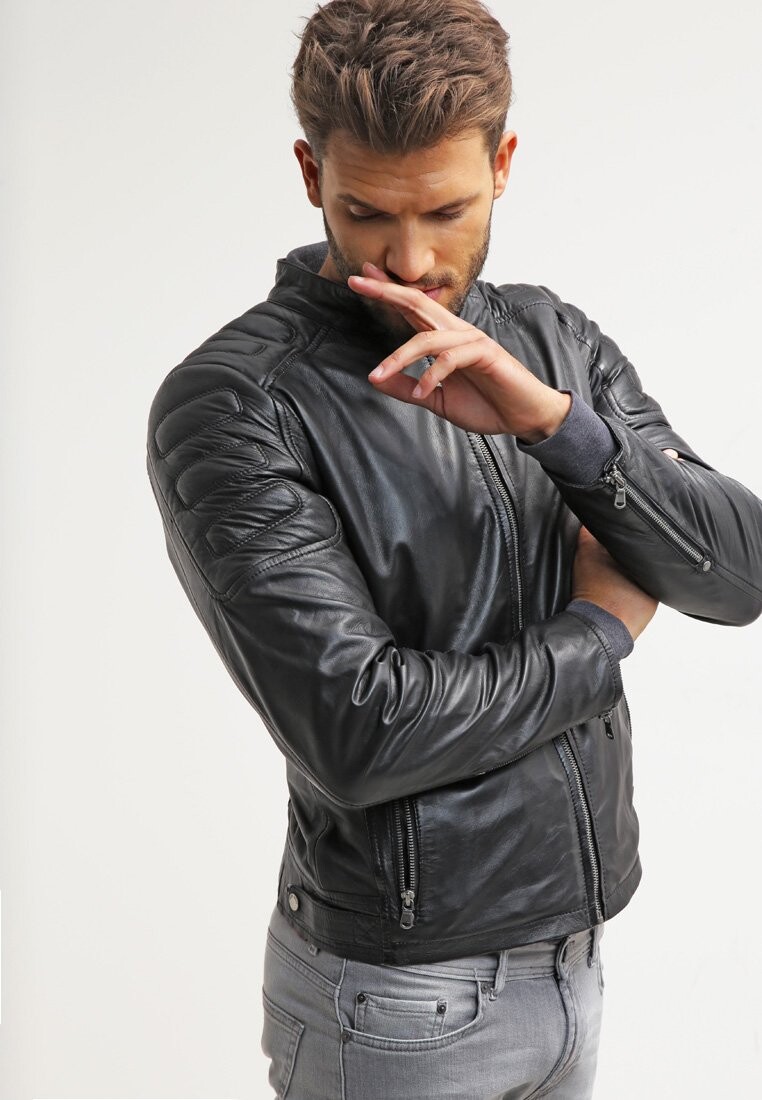 Кожаная куртка Freaky Nation РОДНИ, черный
Кожаная куртка Freaky Nation РОДНИ, черный