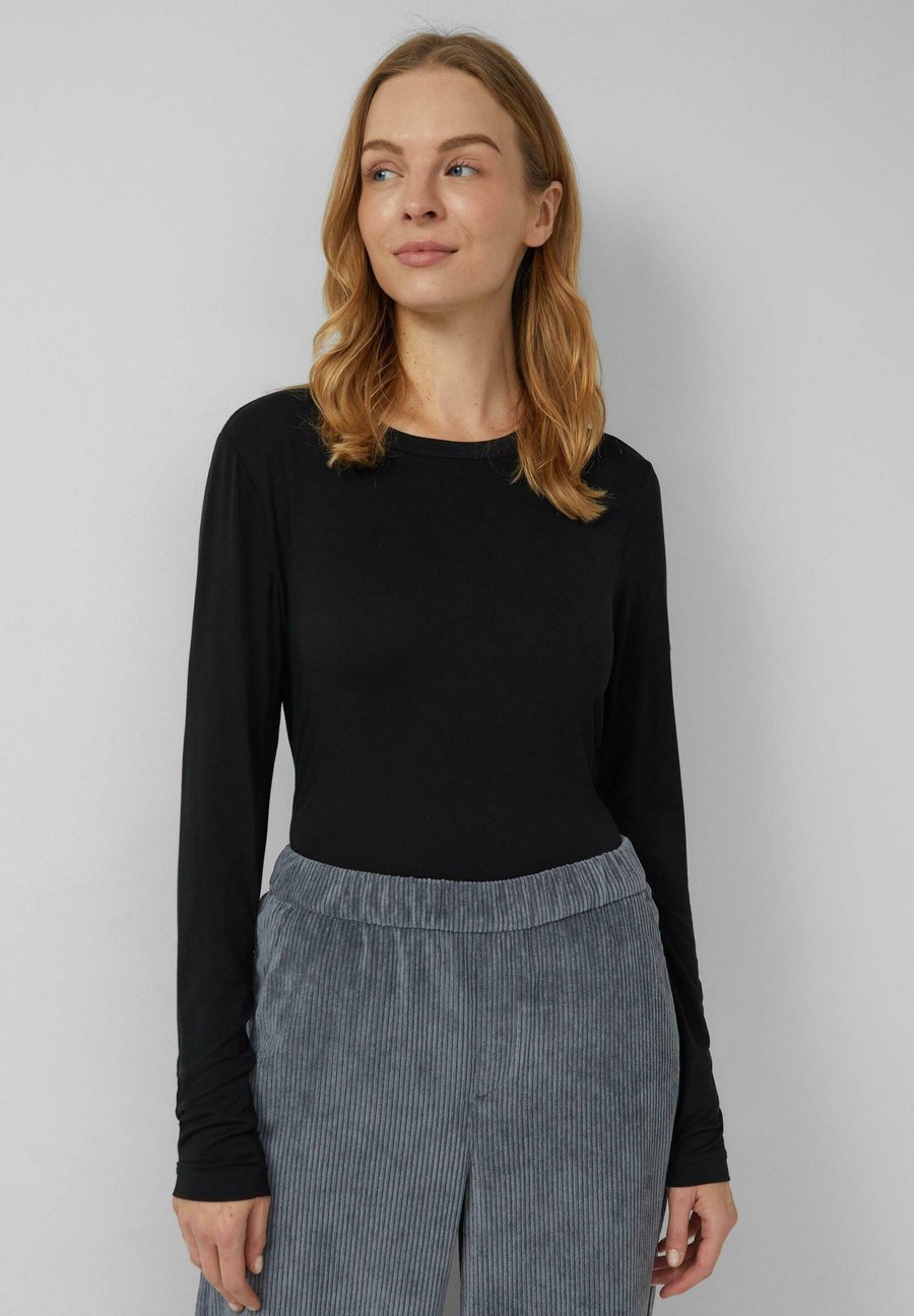 Топ s.Oliver Long sleeved top, Schwarz/Black
Топ s.Oliver Long sleeved top, Schwarz/Black