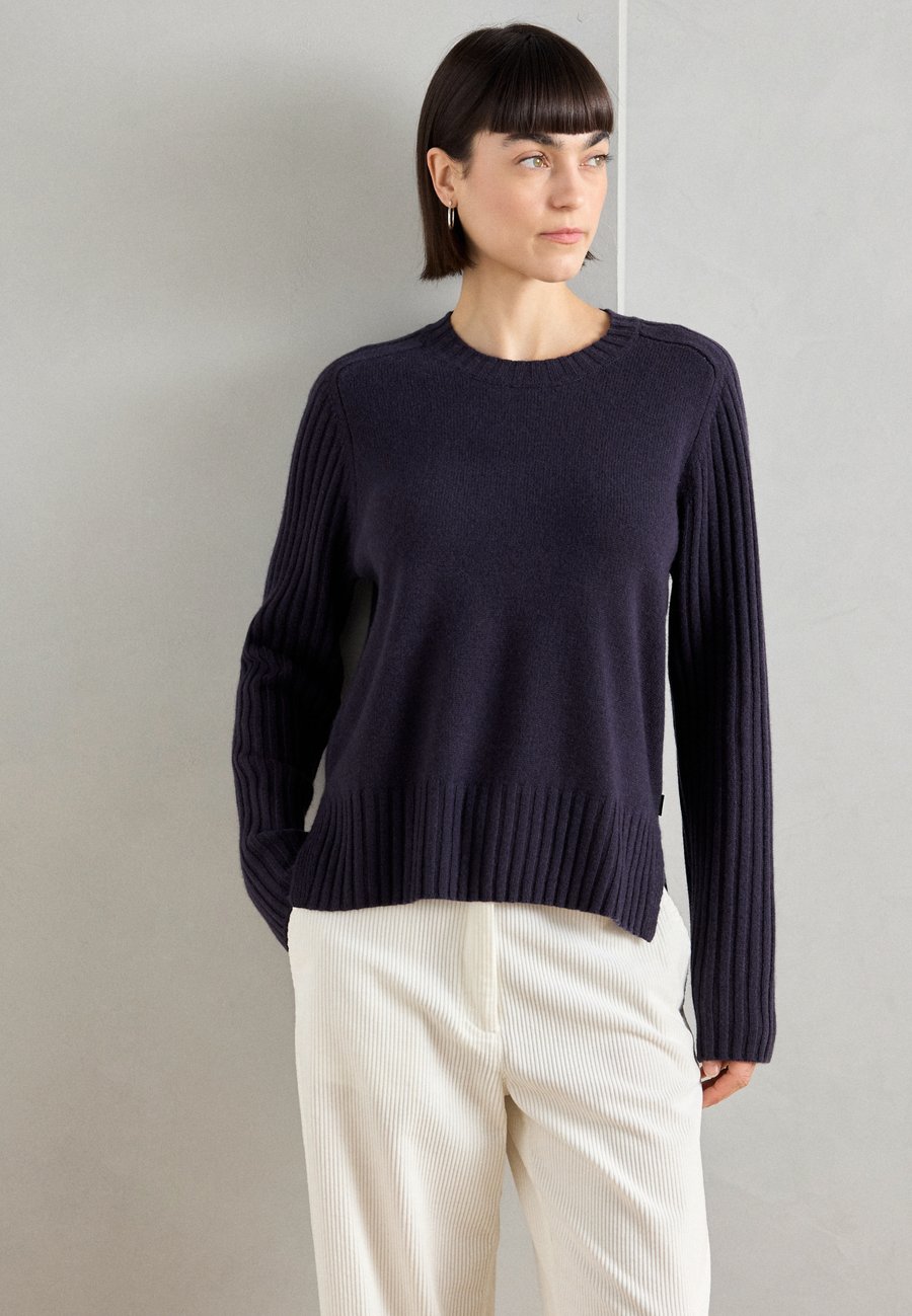 Джемпер Ecoalf EUCALIPTO ROUND NECK WOMAN, Blueberry/Bordeaux
Джемпер Ecoalf EUCALIPTO ROUND NECK WOMAN, Blueberry/Bordeaux