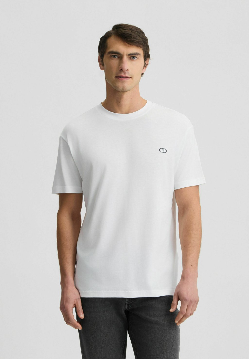 Базовая футболка WITH LOGO LIU JO, белый
Базовая футболка WITH LOGO LIU JO, белый