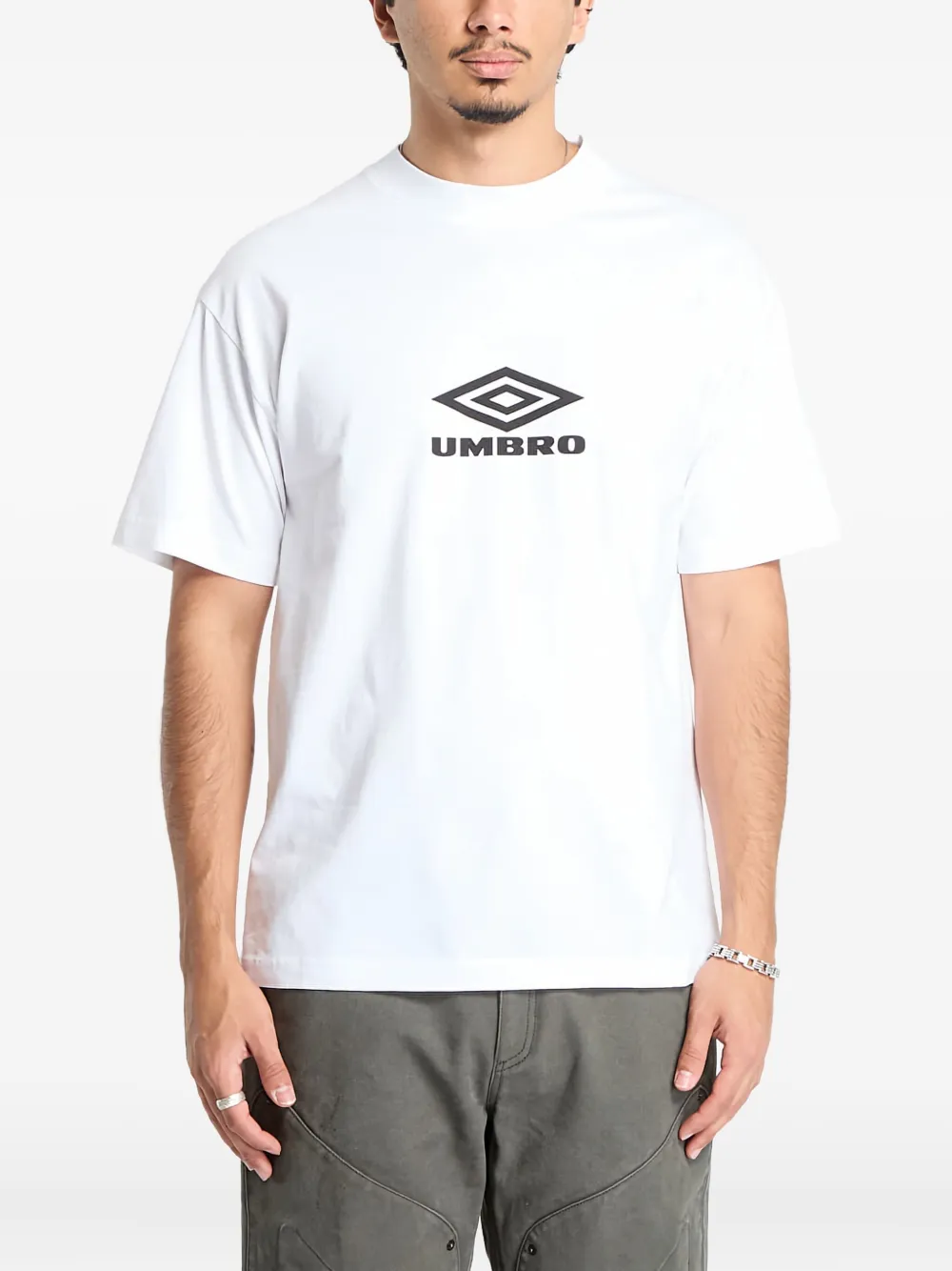 Футболка с логотипом Umbro, белый
Футболка с логотипом Umbro, белый