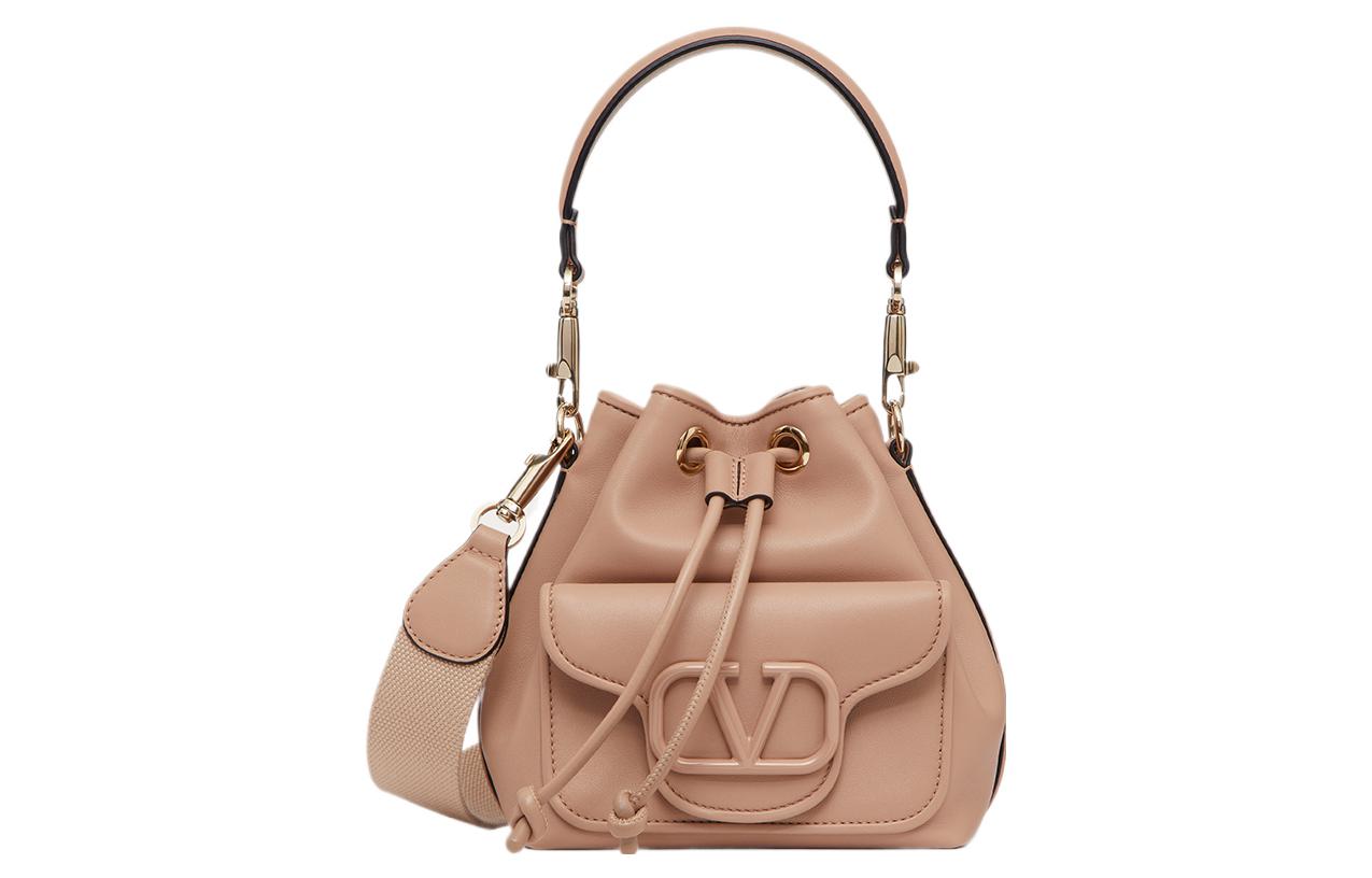 Locò Calfskin Bucket Bag, сумка, сумка через плечо, кросс-боди женская корица розовый Valentino, Set (Bag+Dust Bag)
Locò Calfskin Bucket Bag, сумка, сумка через плечо, кросс-боди женская корица розовый Valentino, Set (Bag+Dust Bag)