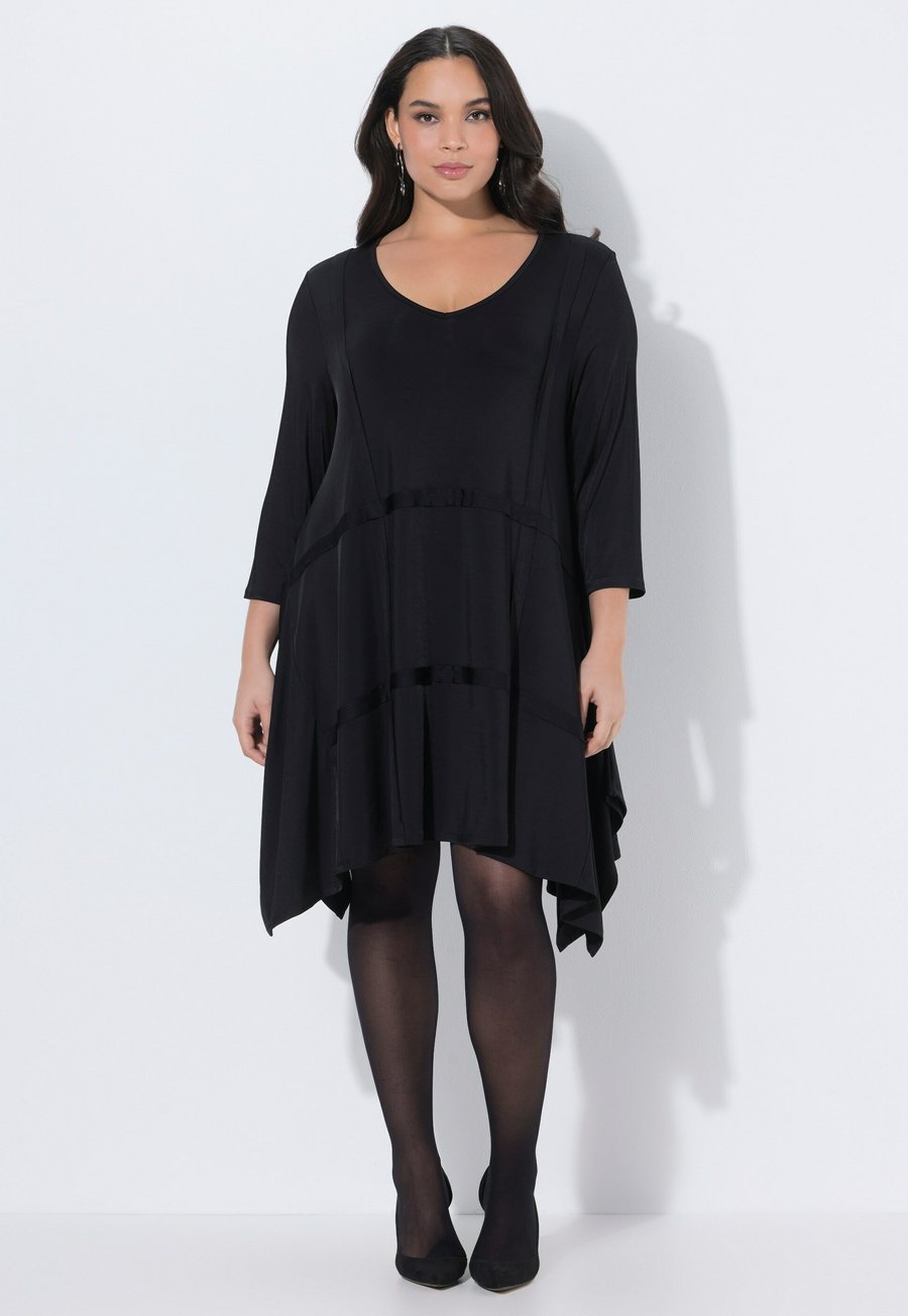 Платье Ulla Popken SLINKY MIT ZIPFELSAUM, Black
Платье Ulla Popken SLINKY MIT ZIPFELSAUM, Black