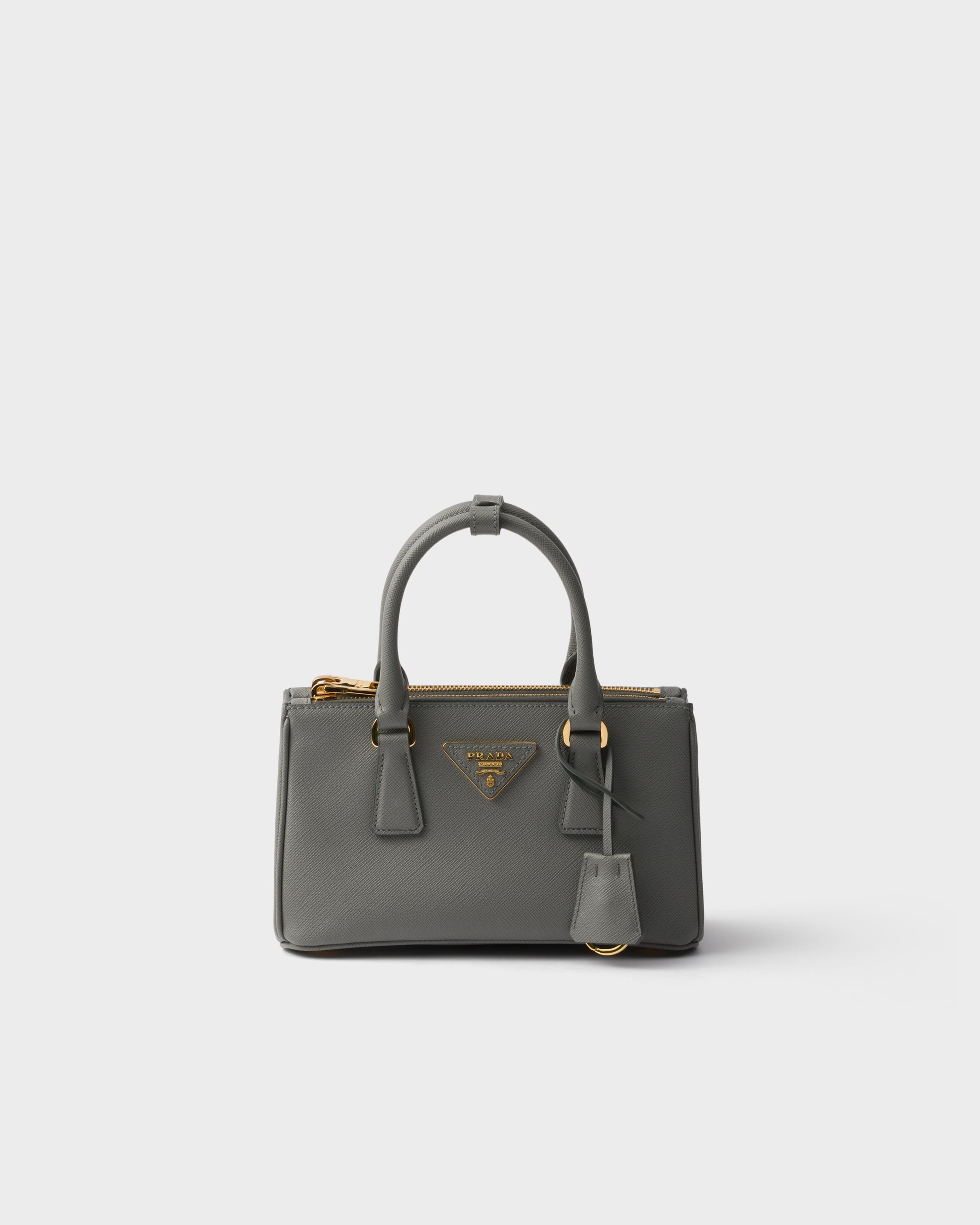 Мини-сумка Prada Galleria из сафьяновой кожи, серый
Мини-сумка Prada Galleria из сафьяновой кожи, серый