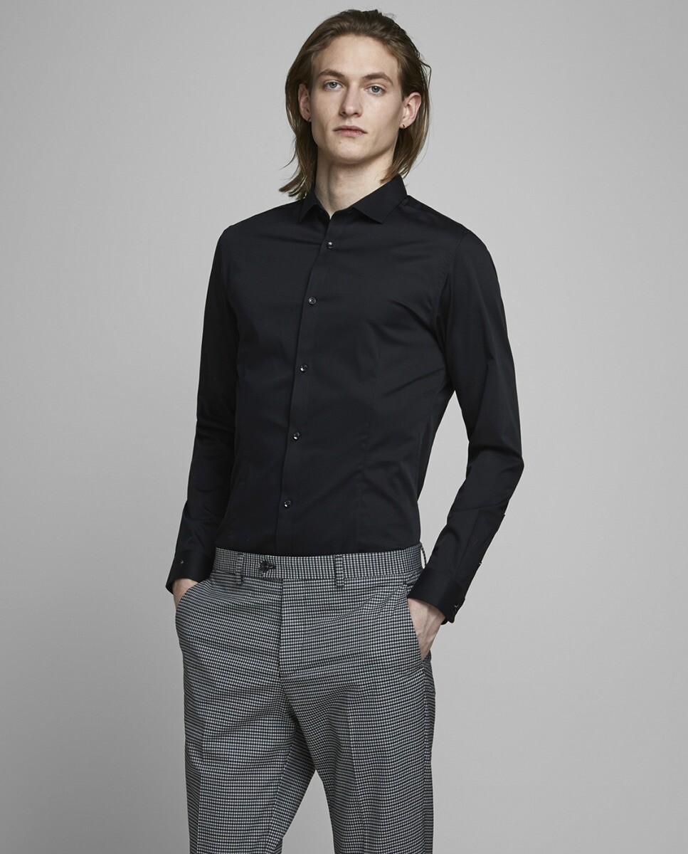 Тонкая базовая черная мужская рубашка Jack & Jones, черный
Тонкая базовая черная мужская рубашка Jack & Jones, черный