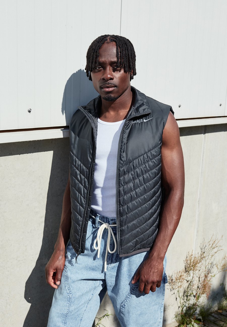 Куртка Nike Performance FC BARCELONA VEST, Anthracite/Smoke Grey/Anthracite
Куртка Nike Performance FC BARCELONA VEST, Anthracite/Smoke Grey/Anthracite