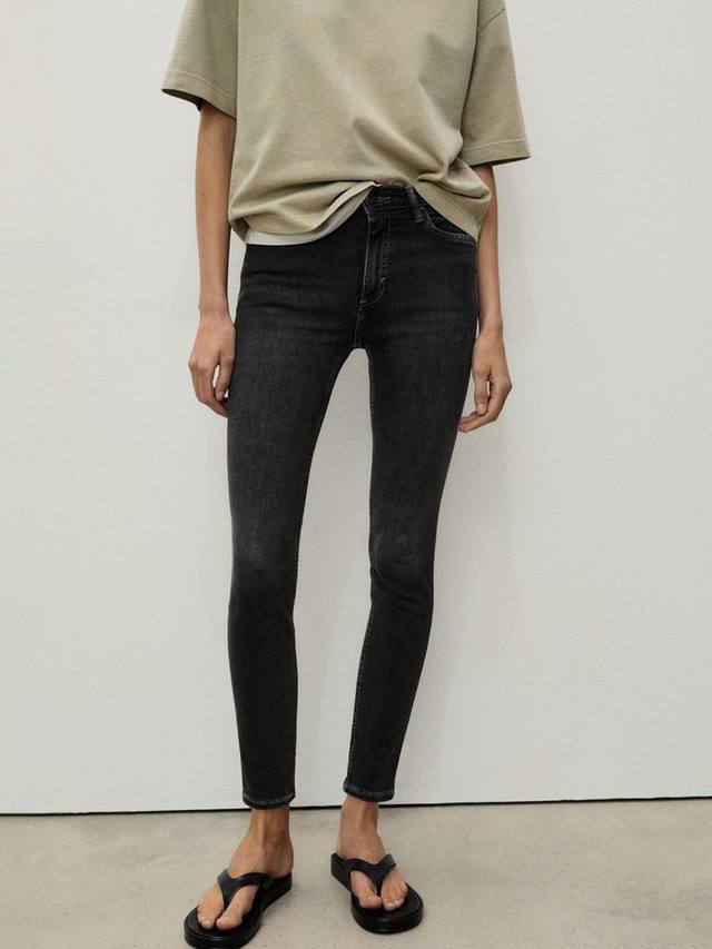 Узкие джинсы newisa средней посадки Mango, темно-серый
Узкие джинсы newisa средней посадки Mango, темно-серый