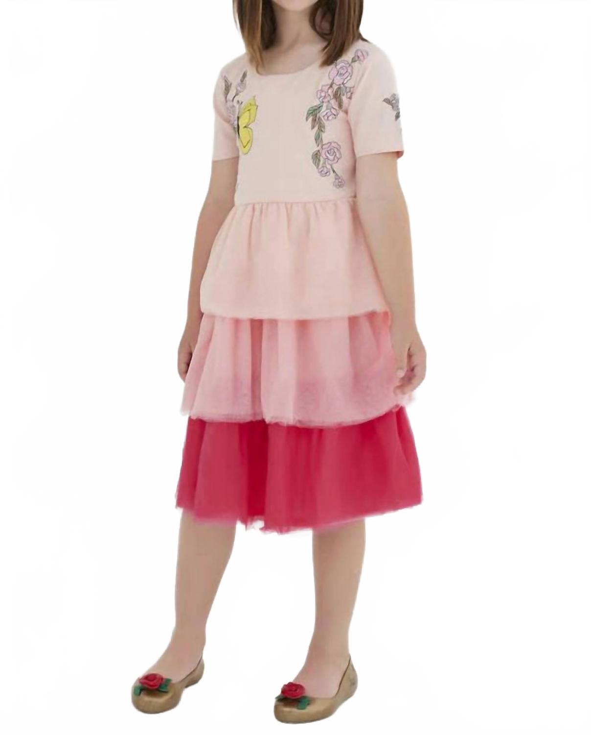 Розовое платье с вышивкой бабочкой и многослойной юбкой Sasha+Z
Розовое платье с вышивкой бабочкой и многослойной юбкой Sasha+Z