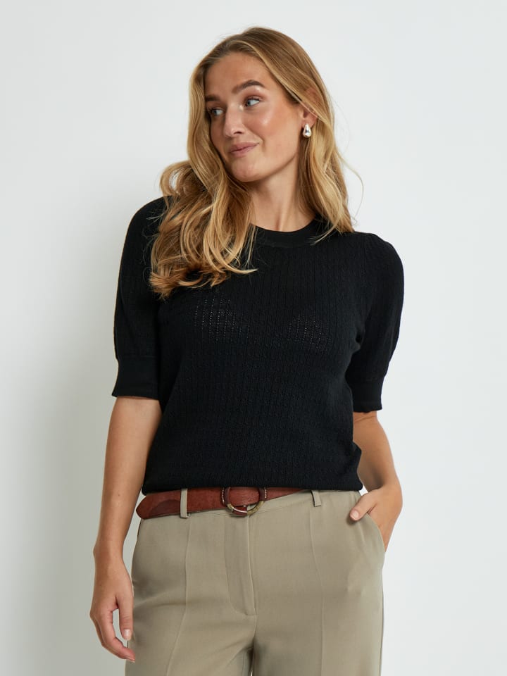 Свитер черного цвета Peppercorn
Свитер черного цвета Peppercorn