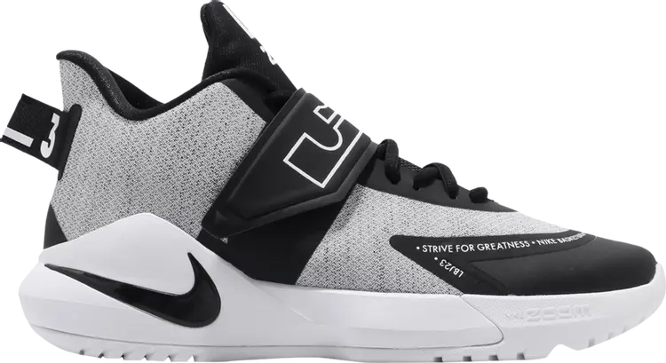

Кроссовки Nike LeBron Ambassador 12 'Black White', черный