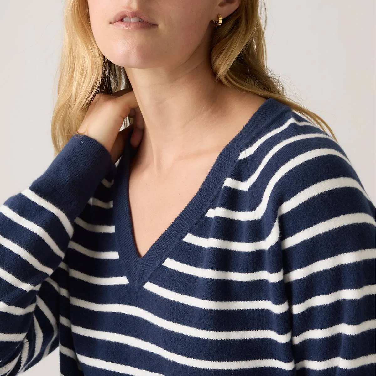 Очень мягкий пуловер с V-образным вырезом Levi's, Parisienne Stripe - Blue — фото 4