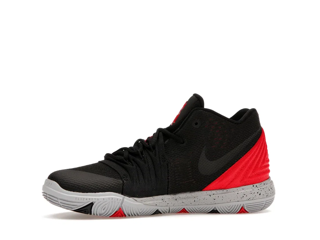 Детские баскетбольные кроссовки Nike Kyrie 5 Bred, University Red/Black-Pure Platinum — фото 3