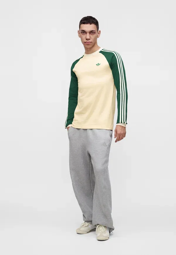 Футболка с длинным рукавом Adidas Originals, зеленый — фото 2