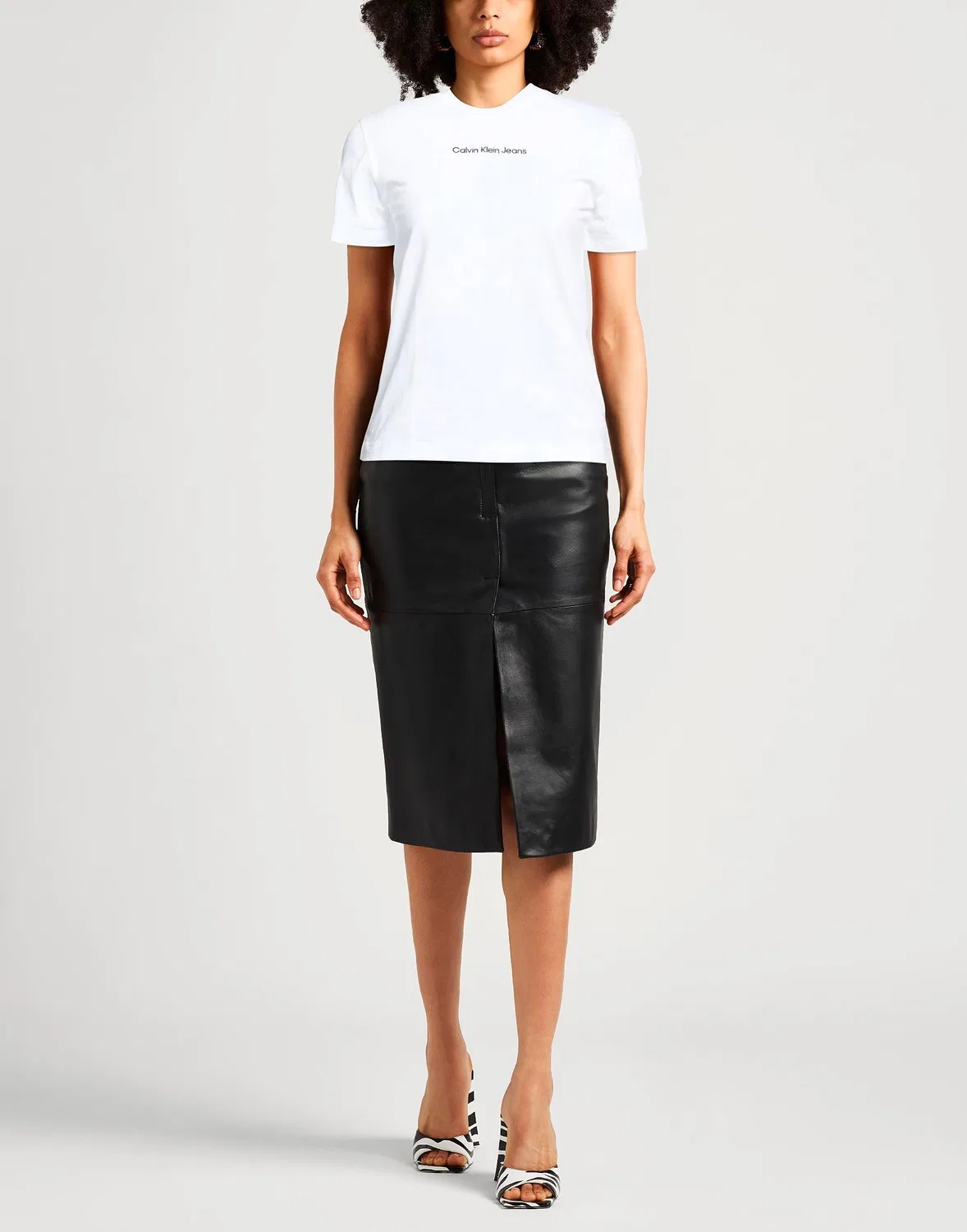 Женская хлопковая футболка с аппликацией Calvin Klein, белый — фото 2
