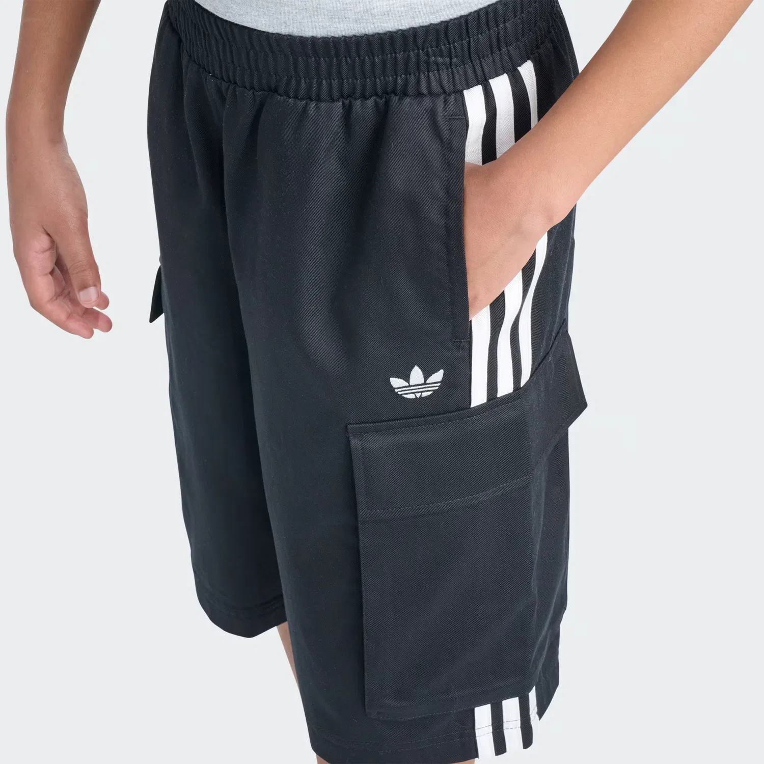 Детские шорты-карго свободного кроя Elastic Waistband 3-Stripes Cargo Jort Adidas Originals, черный — фото 2