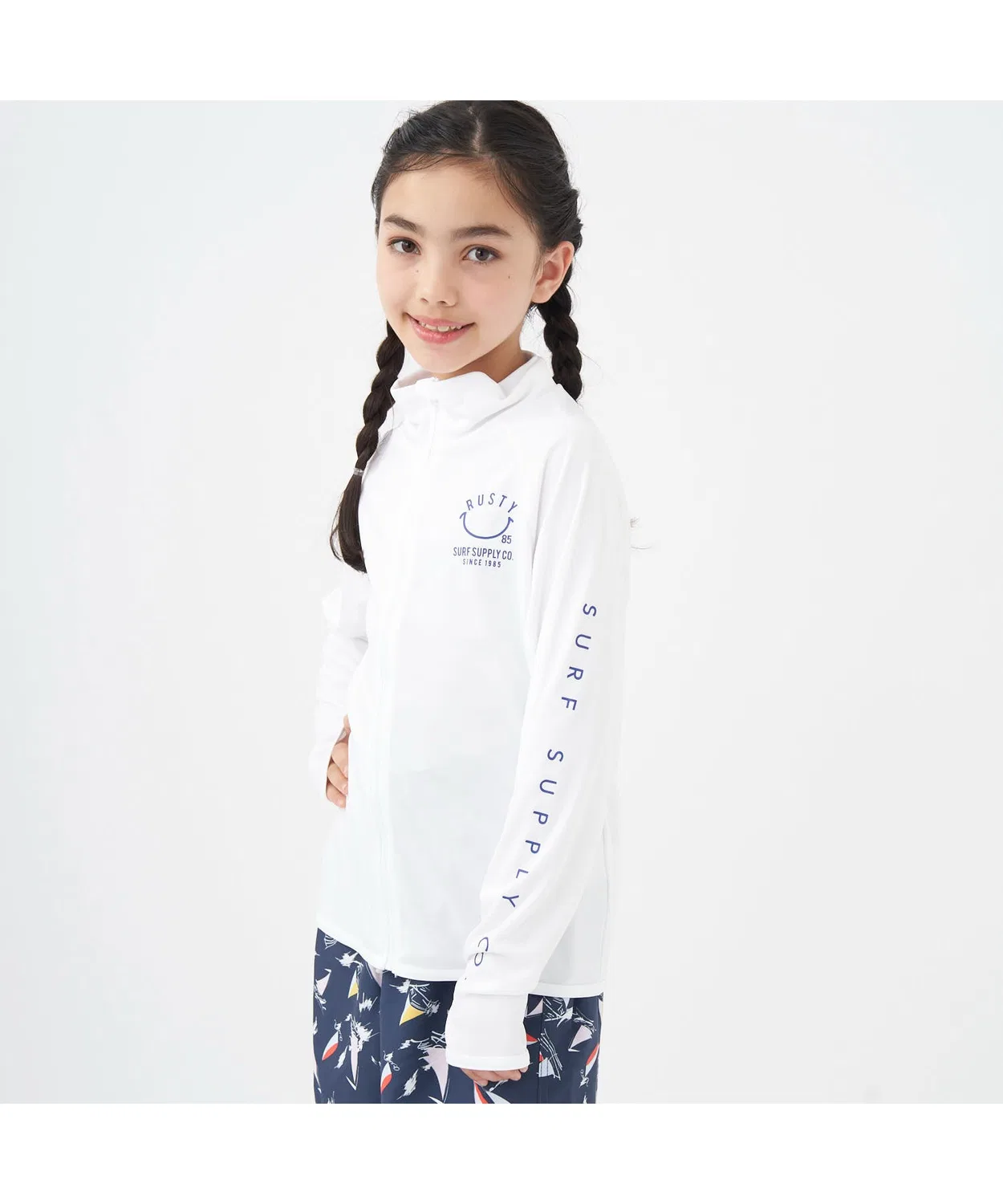 Детский лонгслив-рашгард с принтом RUSTY, Черный — фото 2