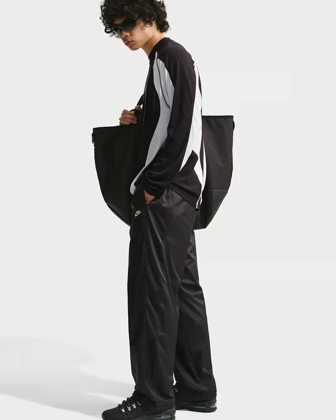 Мужские легкие брюки Nike Windrunner, Black/Anthracite/White — фото 4
