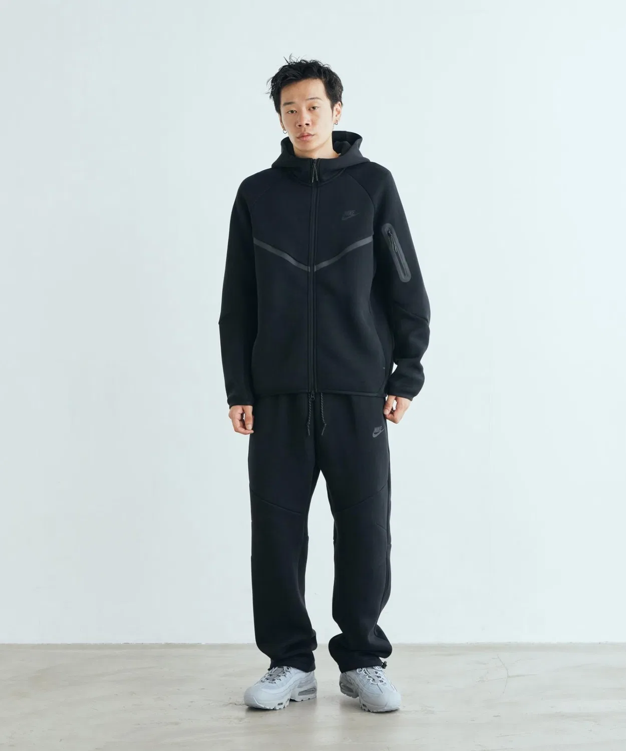 Мужские спортивные штаны из футера с открытым низом Nike Tech Open-Hem Fleece Pants, Black — фото 4