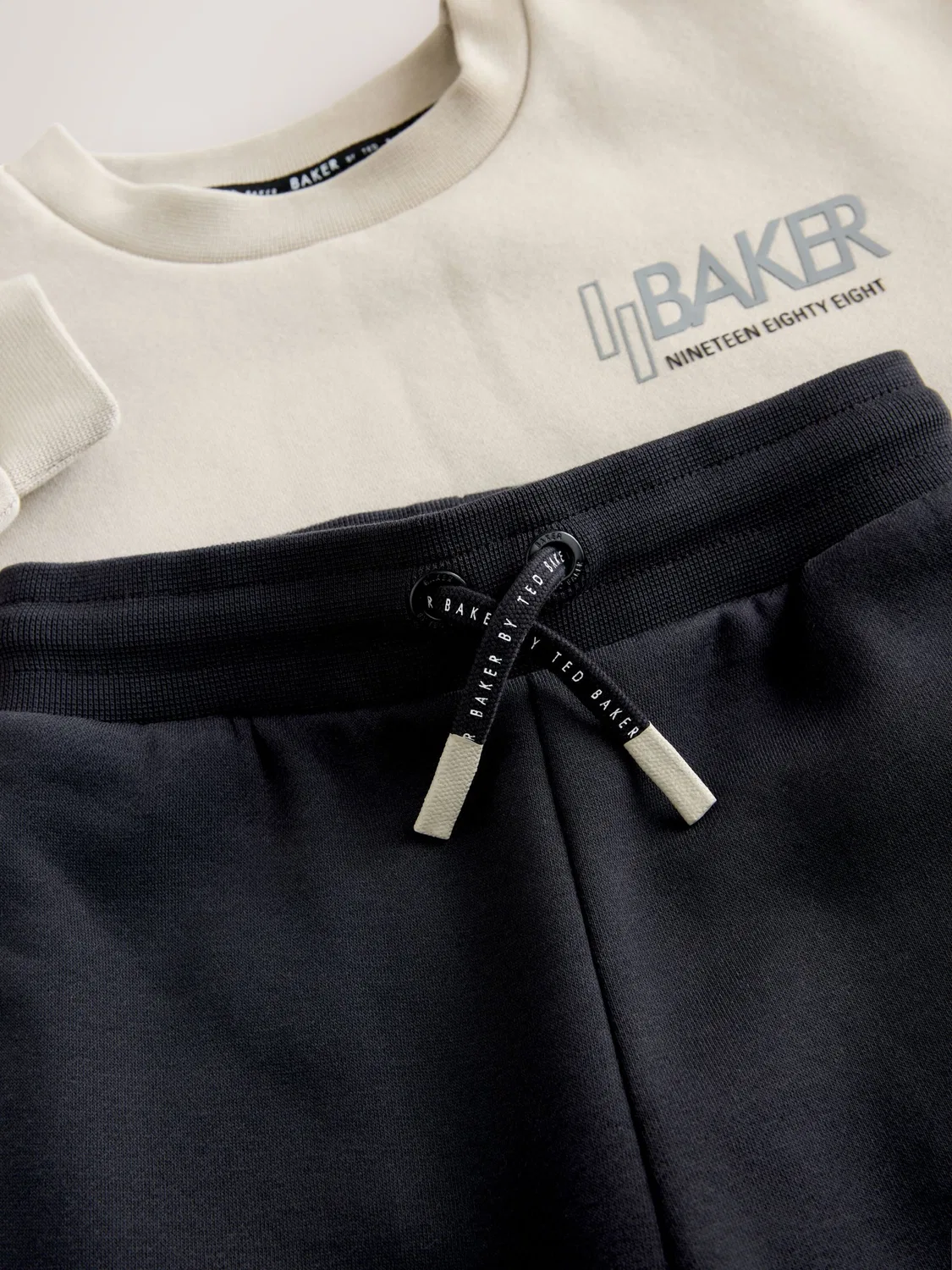 Спортивный костюм Baker by Ted Baker светло-бежевый, черный — фото 3