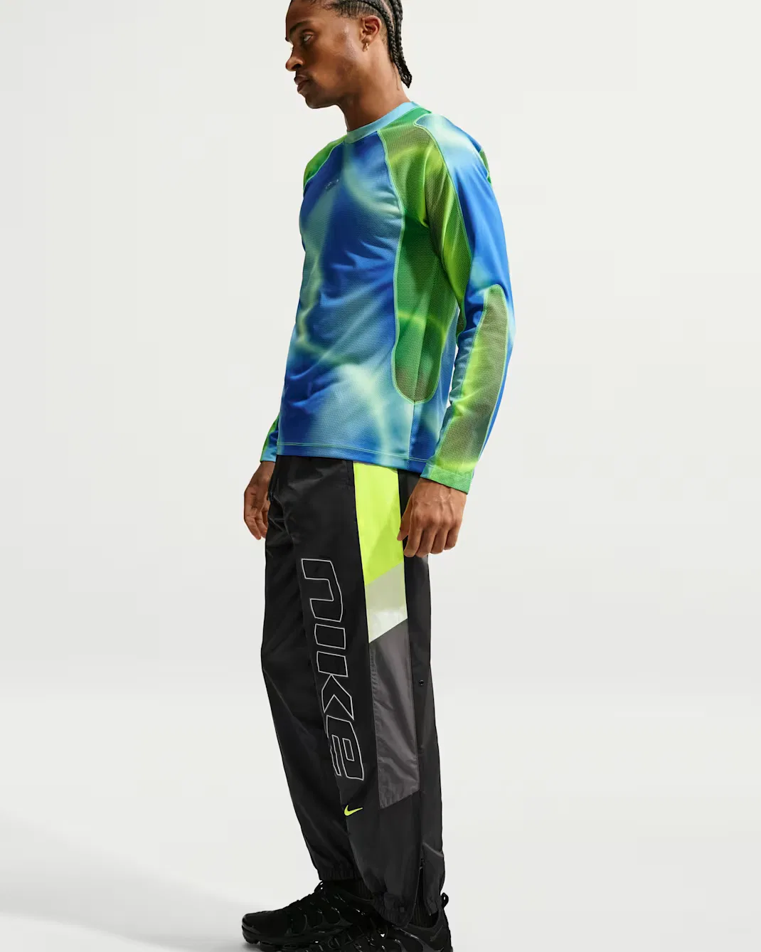 Мужские брюки на подкладке Nike Sportswear Windrunner, Black/Iron Grey/Volt — фото 4
