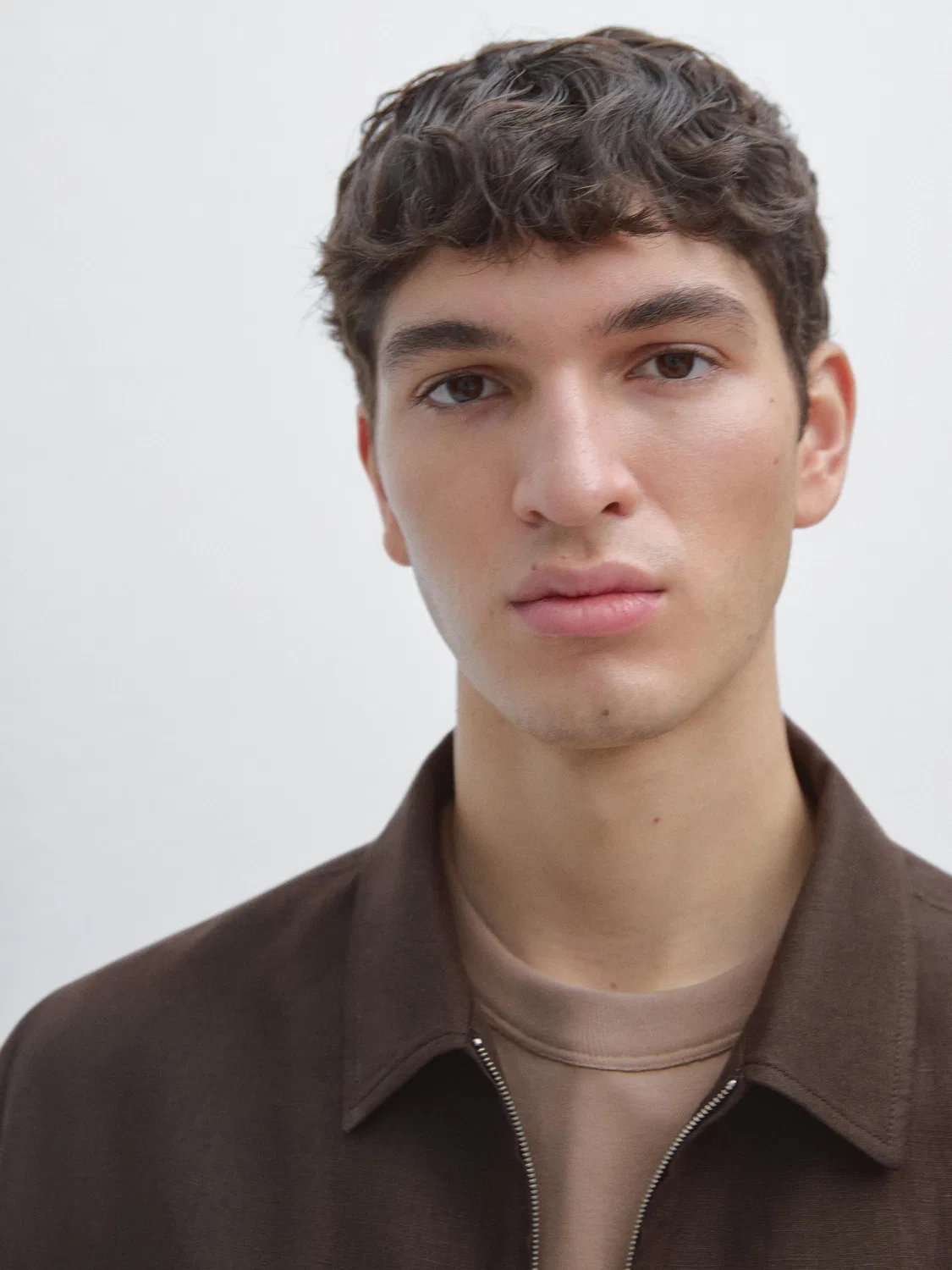 Льняная рубашка в стиле "Total Look" Massimo Dutti, шоколадный — фото 4