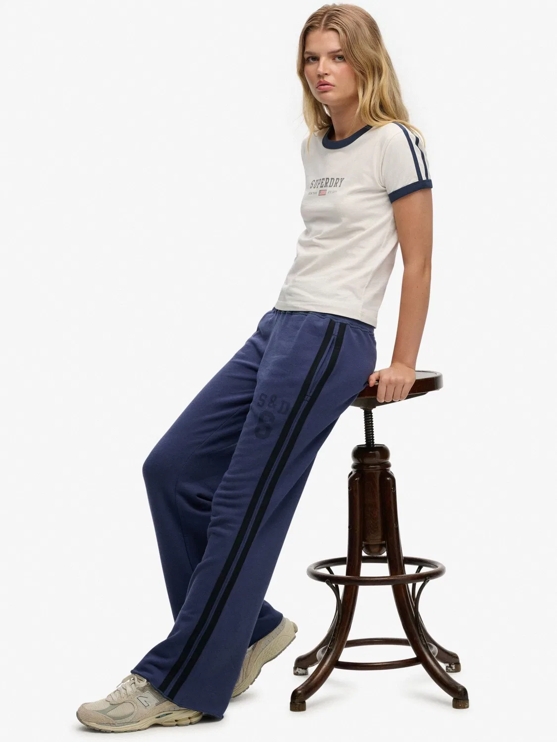 Джоггеры Athletic Essentials Stripe Flare Superdry, синий