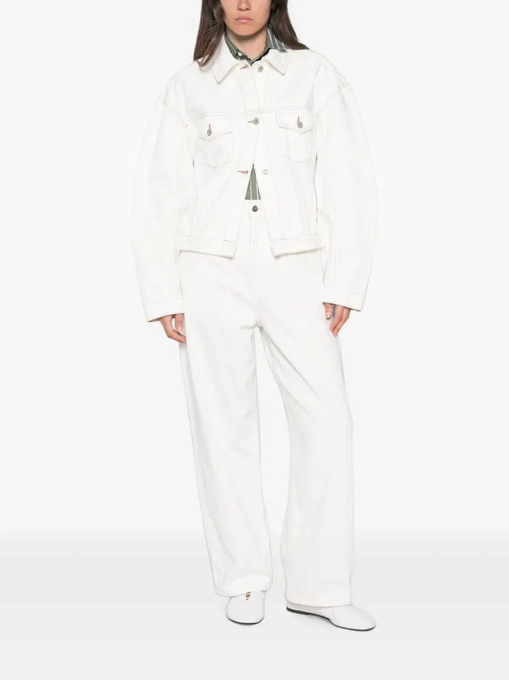 Джинсовая куртка с контрастной строчкой JACQUEMUS, белый — фото 2