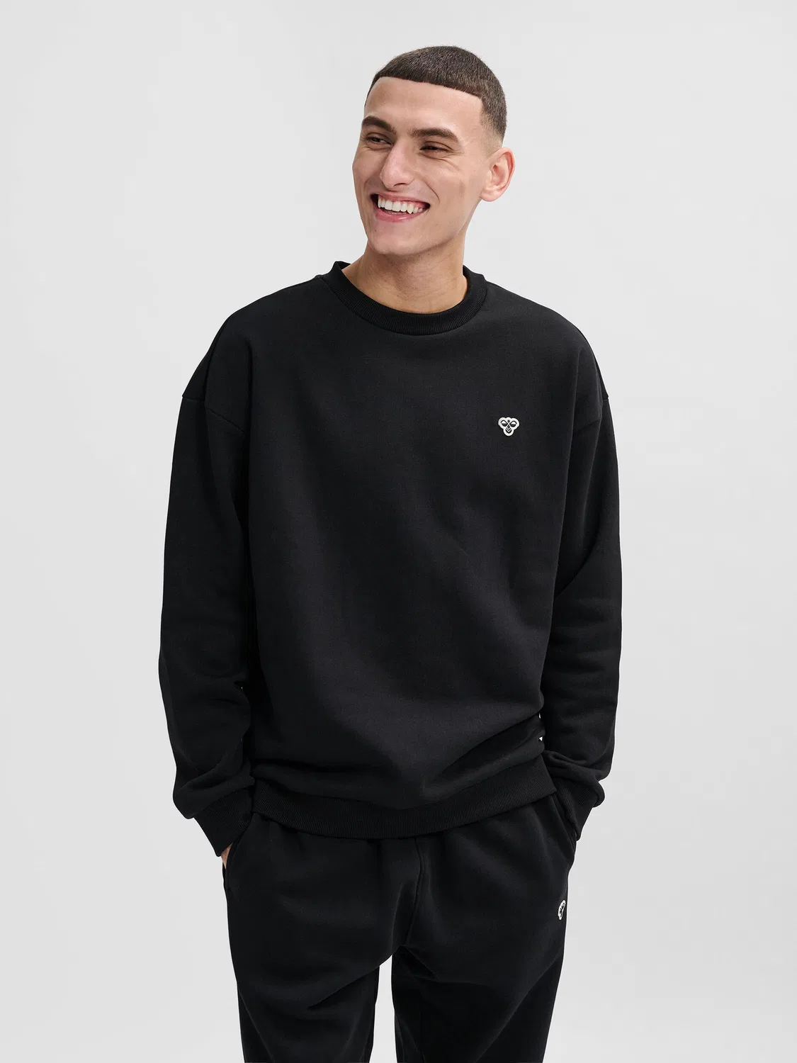 Детский свитшот свободного кроя Hmlloose Crewneck Bee Hummel, Schwarz — фото 4