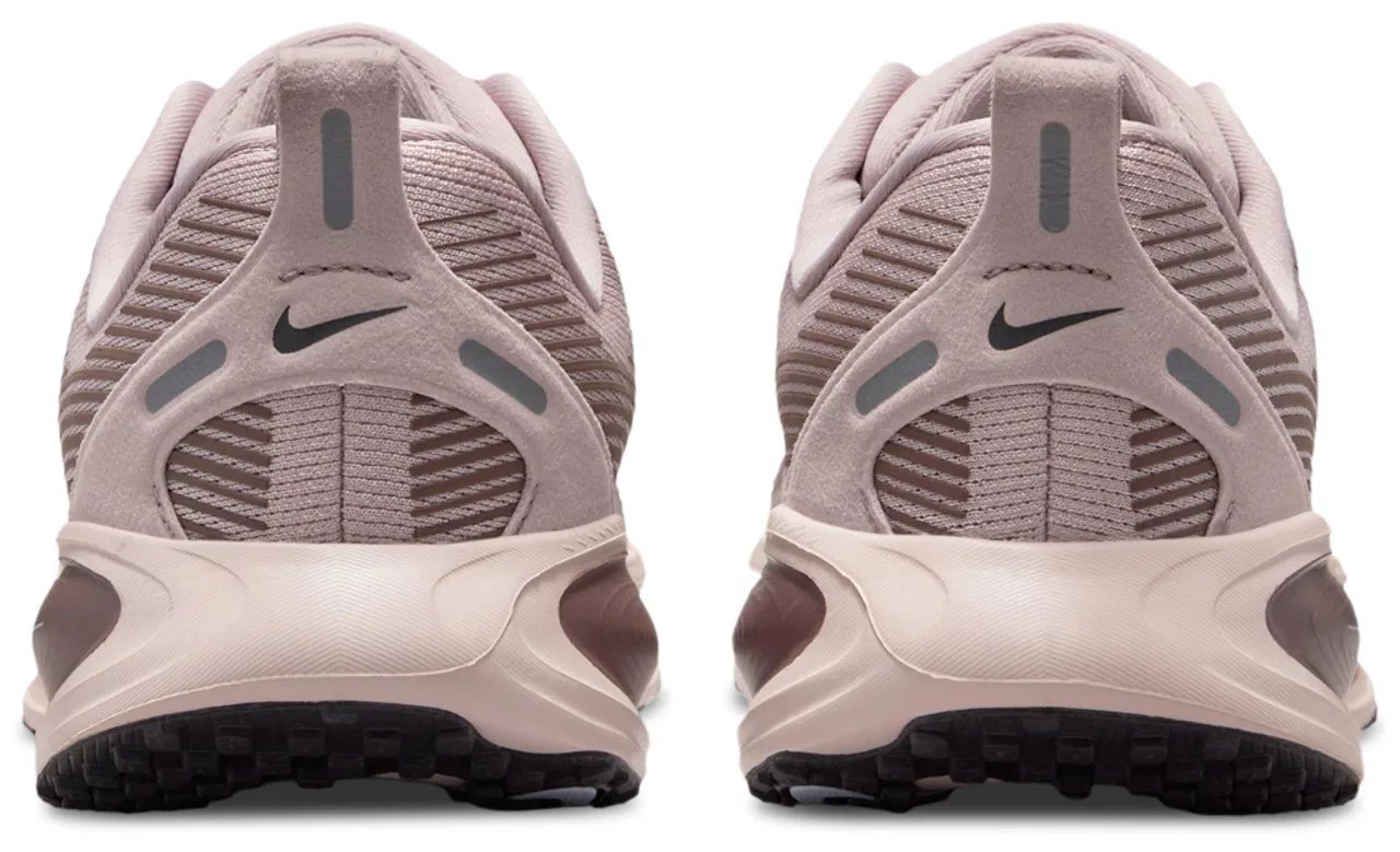Кроссовки для девочек Vomero 18 Nike, цвет Particle Rose/Off Noir/Silt Red — фото 3