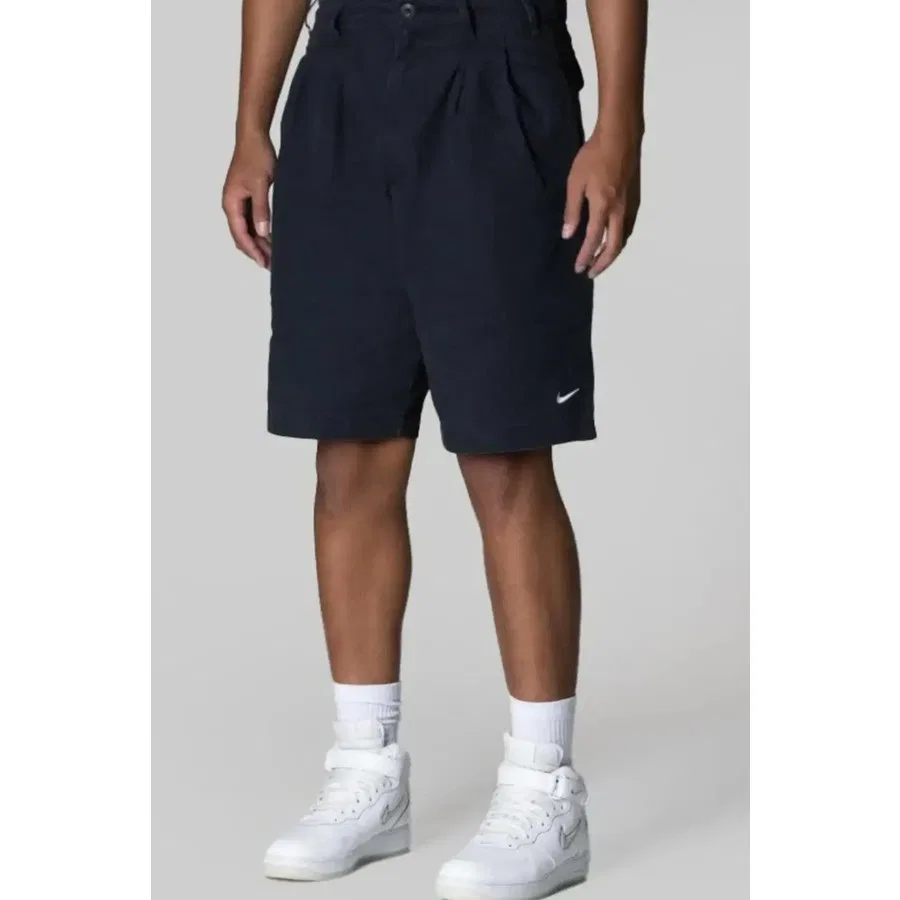 Шорты спортивные с защипами модели Life Pleated Chino Nike, Черный — фото 2