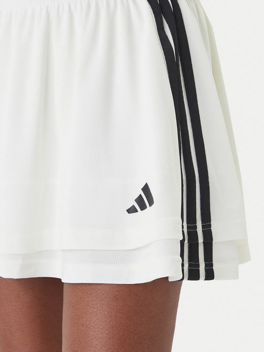 Женская мини-юбка стандартного кроя House Of Tiro Adidas, белый — фото 4