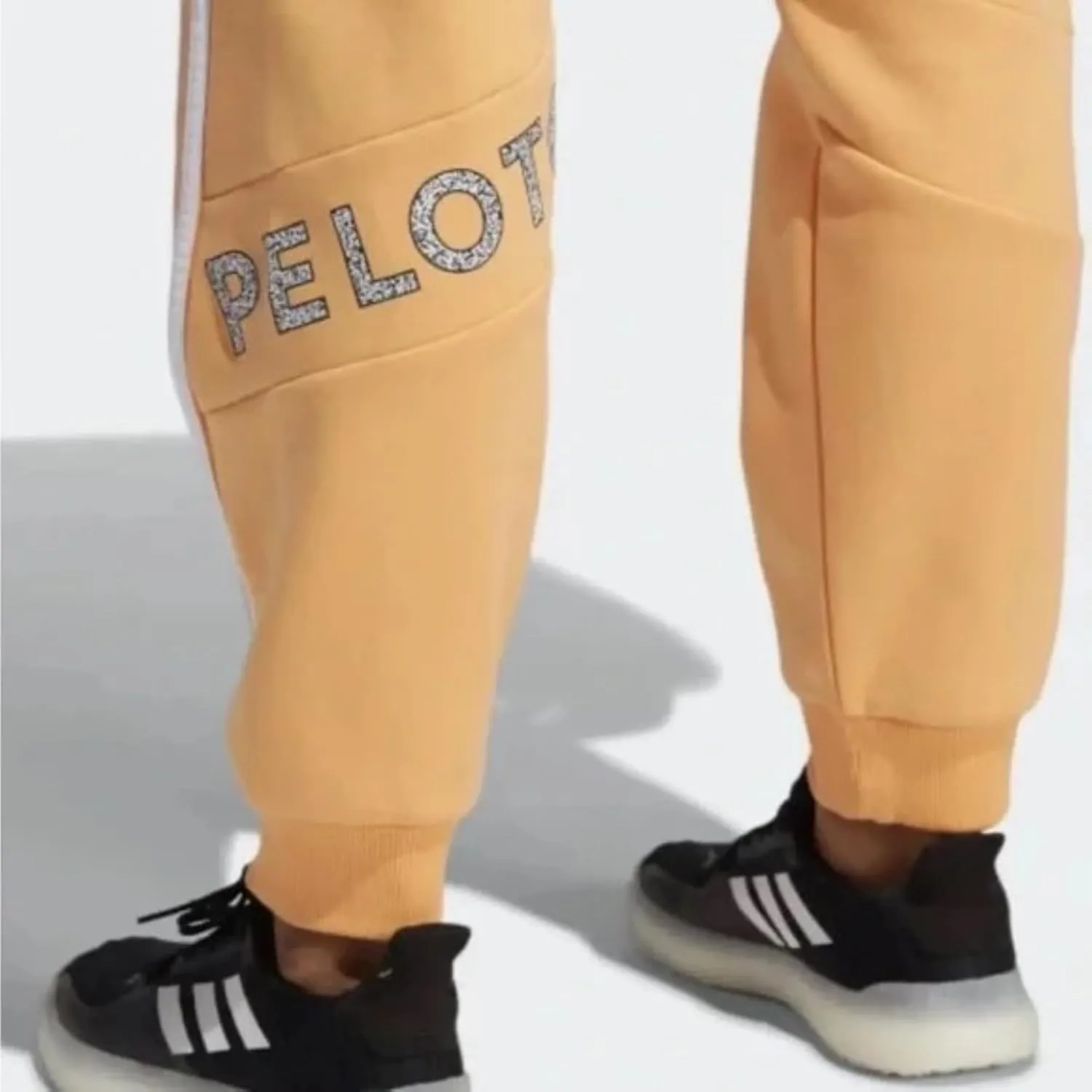 Спортивные брюки Adidas X Peloton Unisex Go Retro, цвет «кислотно-оранжевый» — фото 2