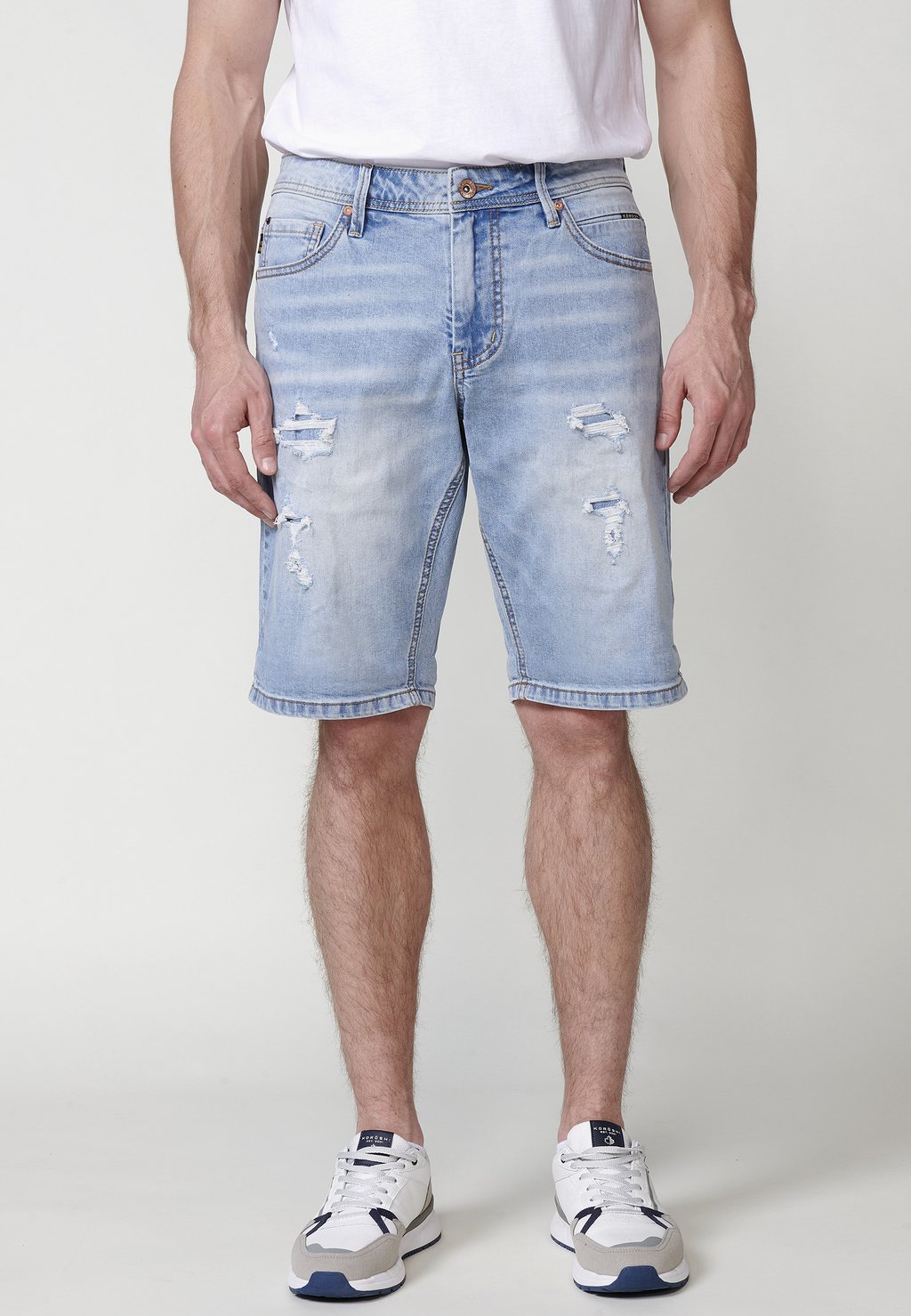 

Джинсовые шорты BERMUDA WITH FIVE POCKETS Koroshi, светло-голубой