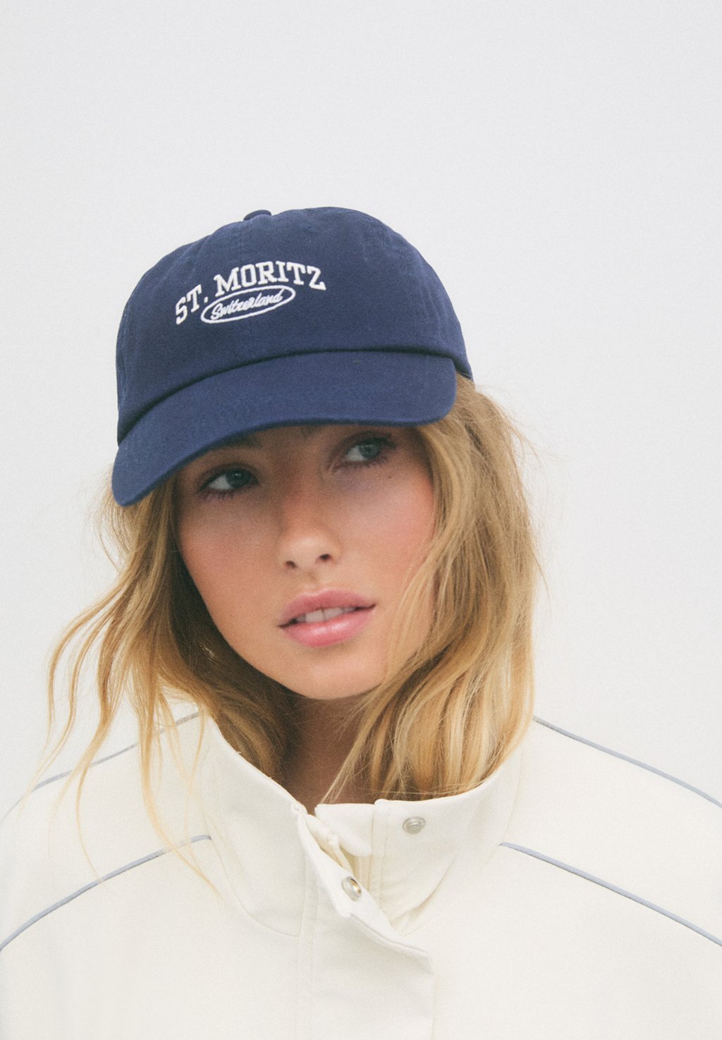 

Бейсболка WITH EMBROIDERY PULL&BEAR, синий