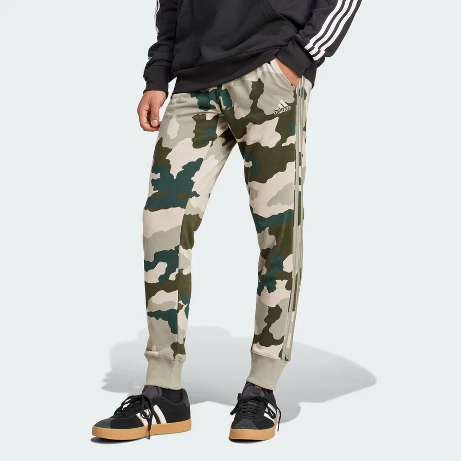 Спортивные брюки с камуфляжным принтом adidas Sportswear IV7384 Seasonal Essentials Camouflage Pants, Камуфляж