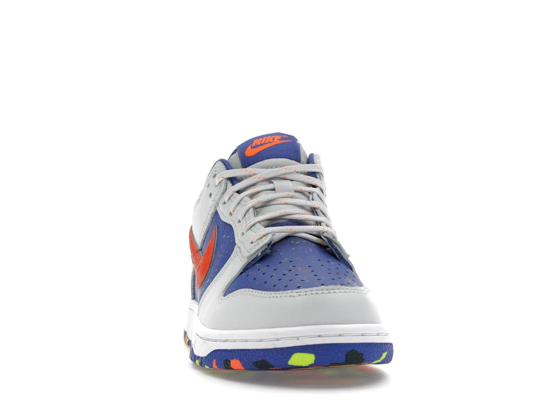 Детские кроссовки Lifestyle Nike Dunk Low, Photon Dust/Astronomy Blue/Volt/Total Orange — фото 2