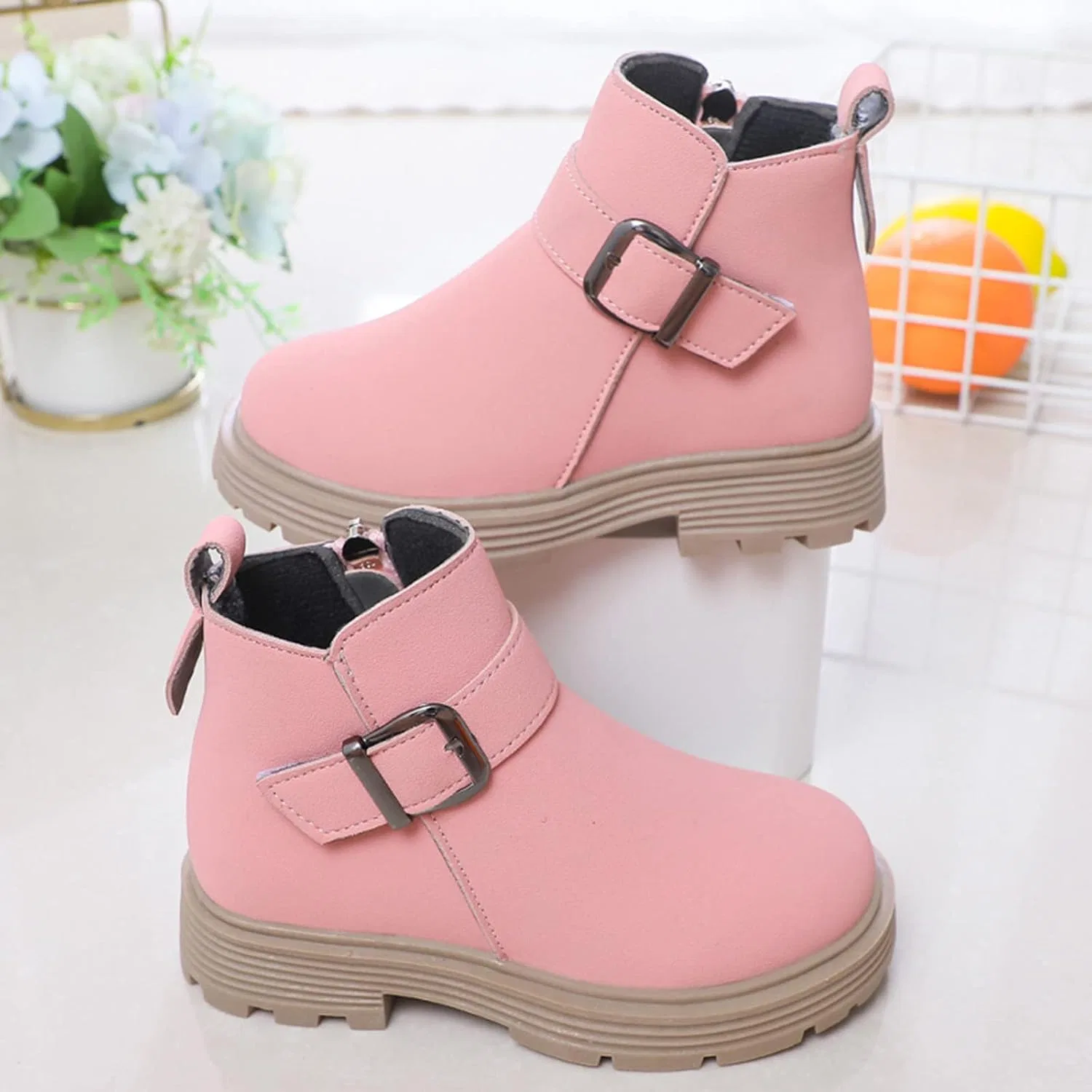 Детские ботинки для девочек с пряжкой и боковой молнией, модель Ankle Boots Scrub Leather Buckle, Pink — фото 4