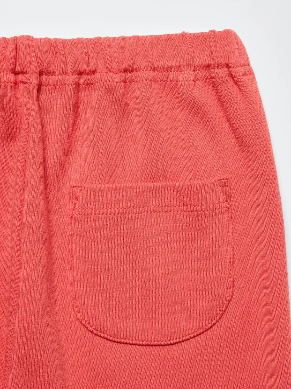 Книга Uniqlo «Очень голодная гусеница», коллекция детских книг с картинками, красный — фото 3
