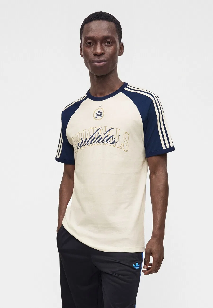 Футболка ADIDAS ORIGINALS белого и кремового цвета — фото 4